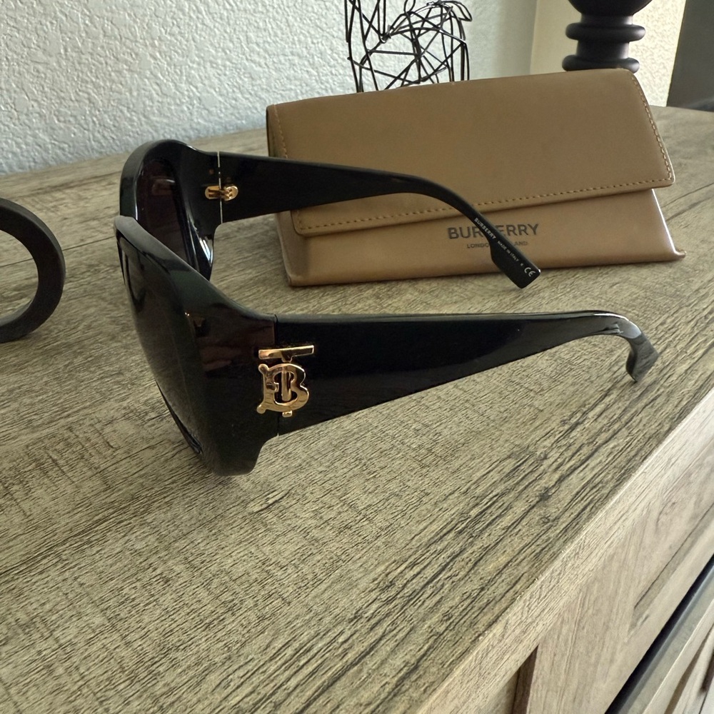 Burberry Black Sunglasses - Picture 2 of 3